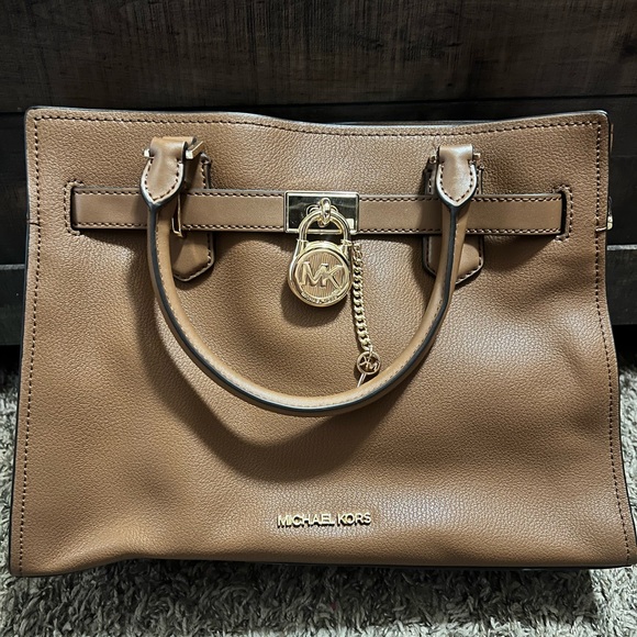 Michael Kors Hamilton with crossbody strap - Picture 1 of 1